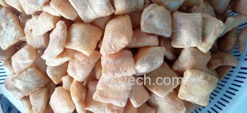 装盘后的尖椒干豆腐,颜色鲜艳,香气扑鼻,摆盘精致 成品尖椒干豆腐装盘