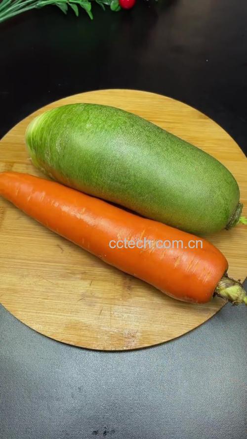 胡萝卜与青萝卜并列摆放的高清特写