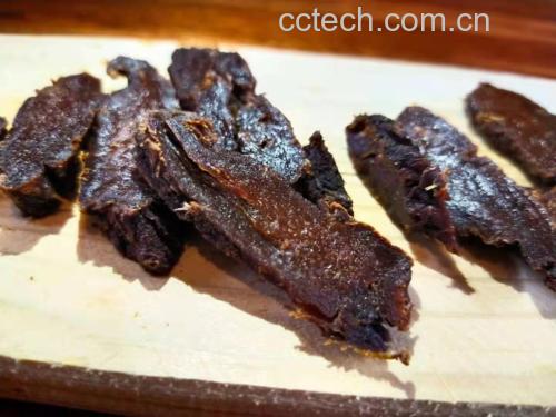 熟地黄干货特写,呈现深褐色,质地柔软 熟地黄实物图