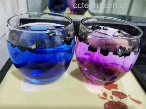 黑枸杞泡水后释放出浓郁的紫黑色色素,展示其天然花青素含量 黑枸杞泡水效果图