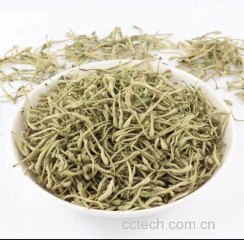 展示调制完成的鱼腥草干泡水成品,清澈透明,带有淡淡草本香气 调制完成的鱼腥草干泡水成品图
