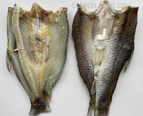 展示鱼腥草干与水果、银耳等食材搭配使用的健康饮品组合 鱼腥草干与其他食材搭配使用的场景图