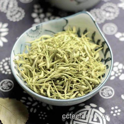 展示泡好的鱼腥草根茶成品,色泽清澈,香气扑鼻 鱼腥草根泡茶成品图