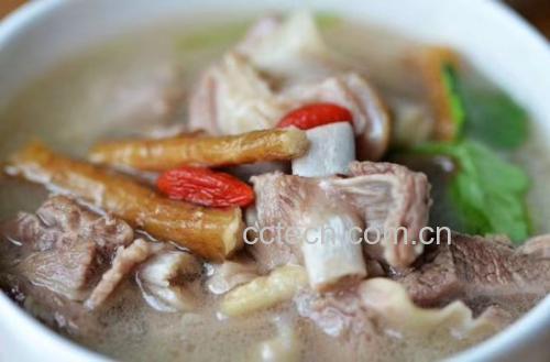 白扁豆与排骨一起炖煮,香气扑鼻 白扁豆炖排骨