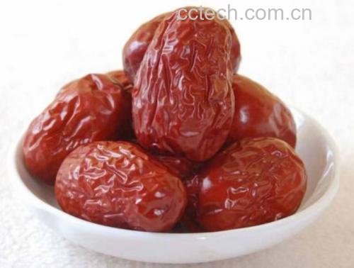 红枣营养成分图解,展示红枣中维生素C、铁、膳食纤维等主要营养素含量分布 红枣营养成分图解