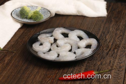 大虾与西兰花在锅中翻炒的过程 大虾与西兰花在锅中翻炒的过程,锅中散发出浓郁香气,虾仁与西兰花颜色鲜艳