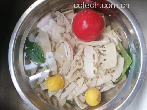 莴苣沙拉配橄榄油和柠檬汁 莴苣沙拉配橄榄油和柠檬汁