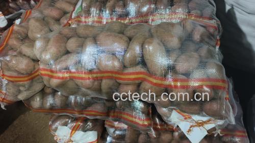 展示几种常见糯性土豆品种的外观、薯肉颜色和口感对比 常见糯性土豆品种对比图