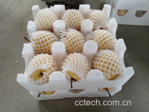 展示晚上食用皇冠梨的搭配方式,如搭配坚果、酸奶或小份量水果拼盘 晚上食用皇冠梨的健康搭配示意图