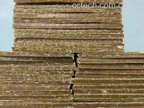 展示浙贝母与梨、冰糖一同煎煮的过程,锅具清晰可见 浙贝母煎煮过程图