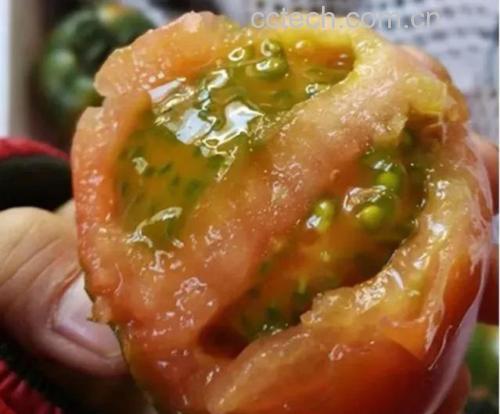 一位女性在食用水果后出现轻微皮肤过敏反应 过敏体质人群需注意