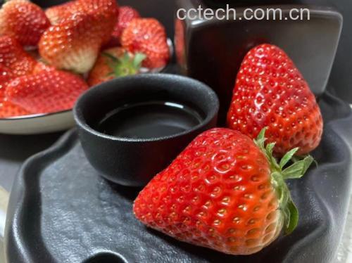 黑玛卡粉与牛奶、水果搭配制作的健康饮品组合 黑玛卡食品搭配示意图