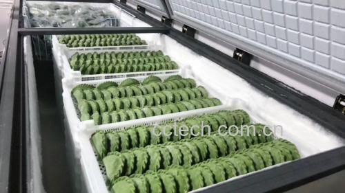 展示冷冻青提被用于制作果汁、奶昔等健康饮品的过程 冷冻青提用于制作饮品示意图