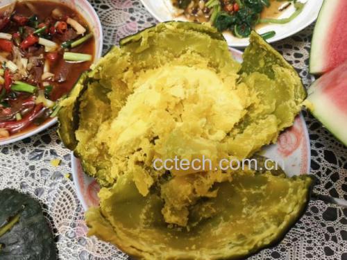 板栗炖鸡、糖炒栗子和板栗糕点的精美摆盘图,体现其多样化的烹饪应用 板栗美食合集展示