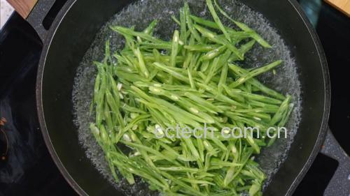 荷兰豆焯水与冷却过程示意图
