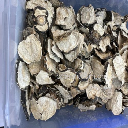 圆形木质托盘中摆放四种食材:左上角为玛咖粉(浅黄色粉末装于小玻璃罐),右上角为干燥淫羊藿叶片,左下角为带壳核桃,右下角为干制牡蛎。中间放置标签卡片,标注‘男性健康天然食材’字样 天然男性健康食材拼盘图