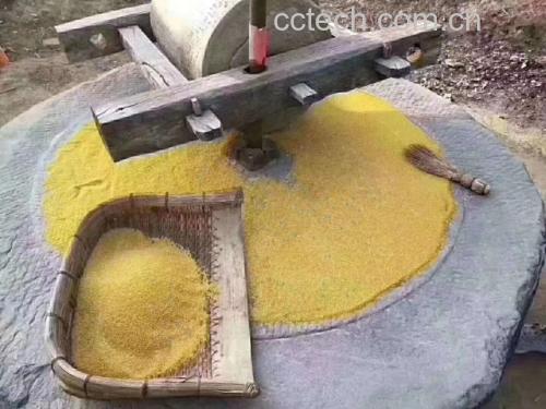 展示石磨、破壁机、咖啡磨豆机和搅拌机四种芝麻研磨工具的对比图,突出不同工具的特点 芝麻研磨工具对比图