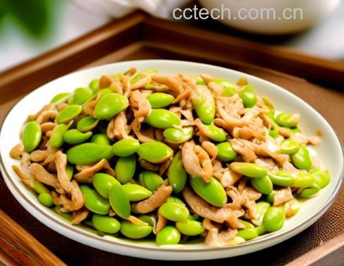 糖尿病膳食示范餐盘:60g熟蚕豆作为优质碳水来源,与高蛋白、高纤维蔬菜及健康脂肪均衡搭配,体现低GI饮食实操场景 糖尿病患者餐盘实景:左侧为60g熟蚕豆(约10粒),右侧为清炒西兰花与香煎三文鱼,整体色彩清新,无精制碳水出现