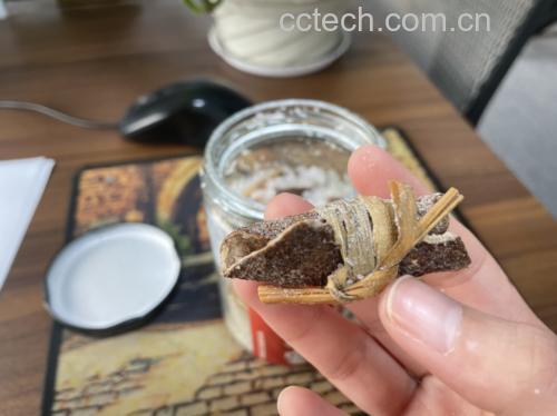 柠檬水制作步骤图,展示切片、泡水、搅拌的过程 柠檬水制作过程