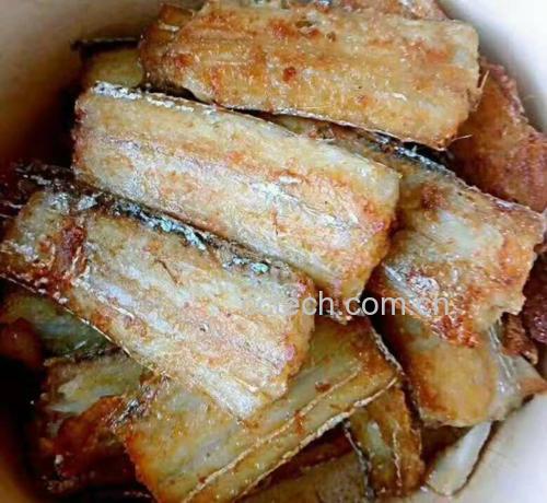 展示煎至金黄酥脆的带鱼段成品 煎带鱼段成品图