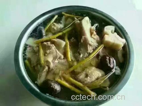 石斛黑豆汤成品图