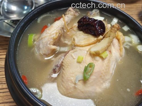 高丽参鸡汤炖煮成品特写