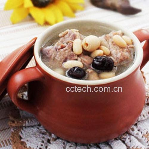 成品图:热气腾腾的排骨炖莲子汤