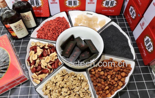 黑芝麻阿胶糕横切面特写