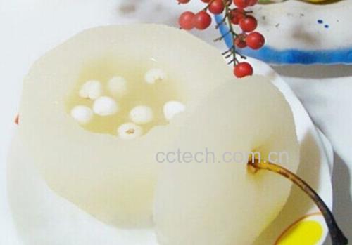 熟梨炖制过程特写