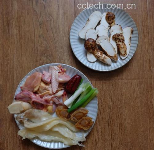 家庭烹饪场景中的松茸鲜使用示意图