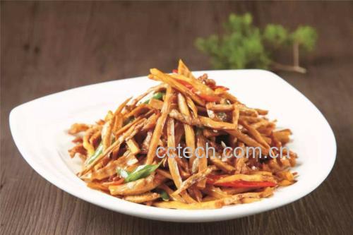 成品图：莴苣丝炒肉丝摆盘效果