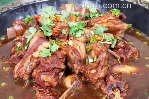 羊肉炖萝卜成品图