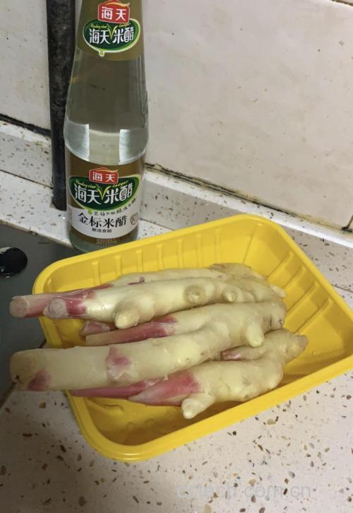 家庭厨房制作场景