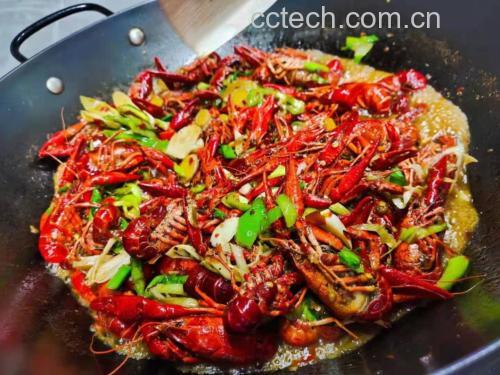 蒜香小龙虾成品图,色泽金黄诱人