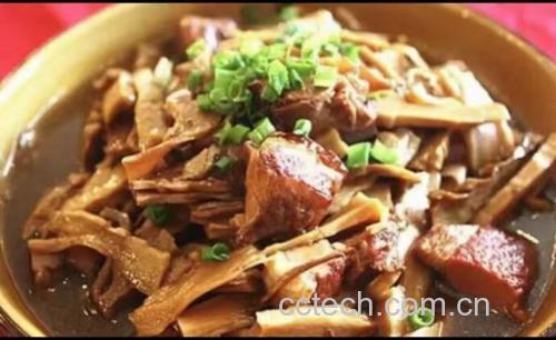 苦竹笋与肉类搭配的家常菜成品图