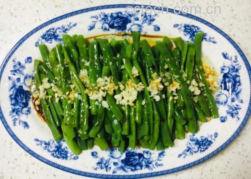 成品豆角菜肴特写图