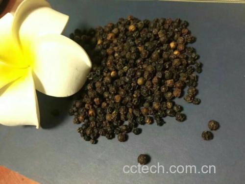 线椒茄子擂皮蛋拌制过程