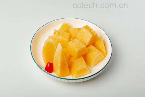 哈密瓜切块准备煮水的过程