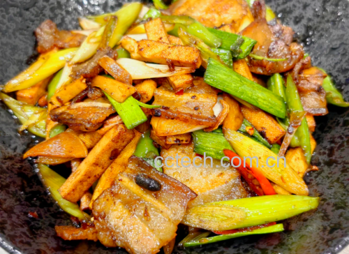 蒜薹蒜苗蒜黄三种食材对应的传统中式烹饪成品图