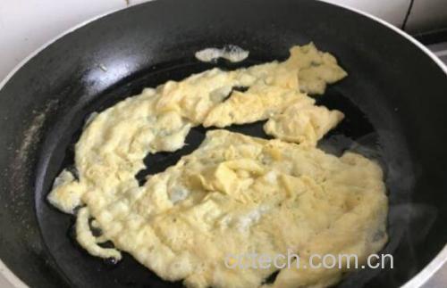 小葱饼子煎制过程
