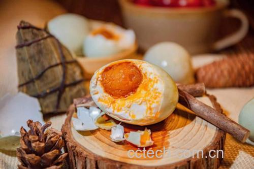 咸鸭蛋与咸鸡蛋对比图