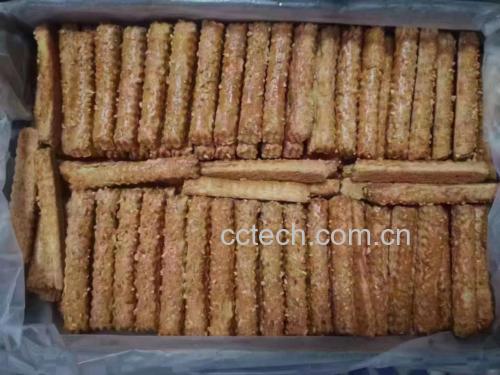 贝贝南瓜饼成品图，金黄酥脆，摆盘美观
