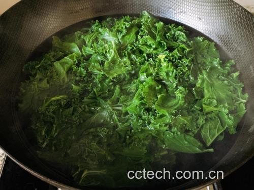 羽衣甘蓝烹饪过程图示