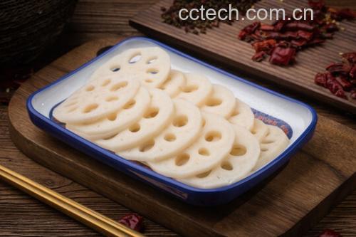 莲藕切丁与小米椒切圈特写