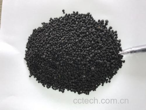 营养师手写膳食笔记特写:牛皮纸笔记本页面,左侧手绘黑豆与猪尾解剖简图,右侧列"功效靶点:①COL1A1基因上调 ②Nrf2通路激活 ③TRPV6钙通道增强",下方标注"数据来源:CNKI临床营养数据库2020-2023""