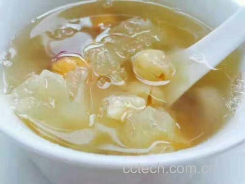 银耳莲子羹炖煮过程特写
