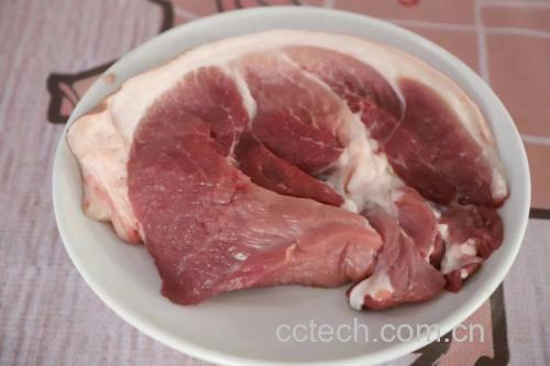 猪脊骨与黑豆搭配特写