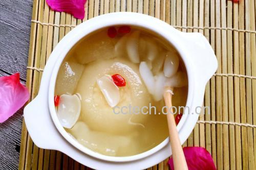 香梨炖银耳羹成品图