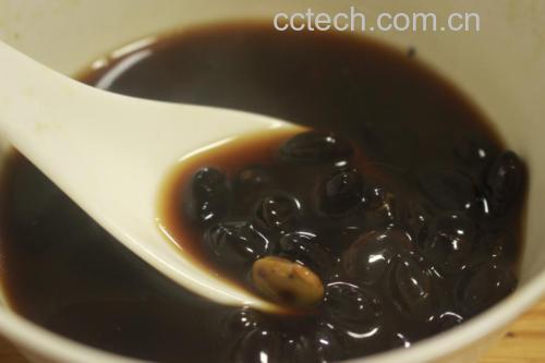 黑豆黄豆煮水成品图