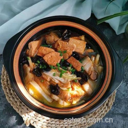 白不老豆角炖肉炖煮过程